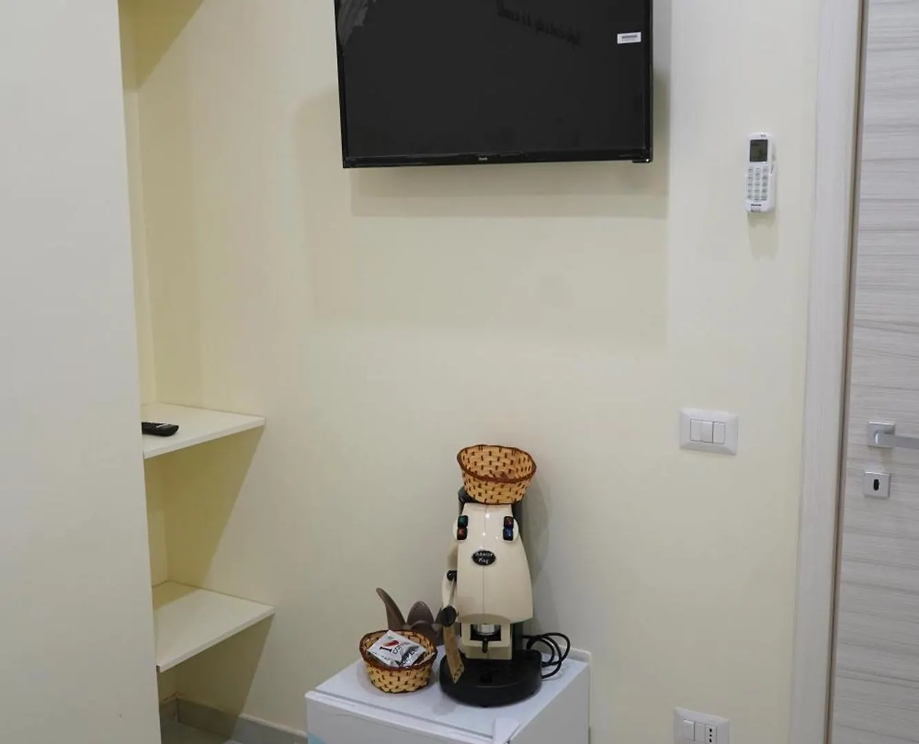 Nocleg ze śniadaniem Bed and Breakfast Beb Don Gennaro Neapol Włochy