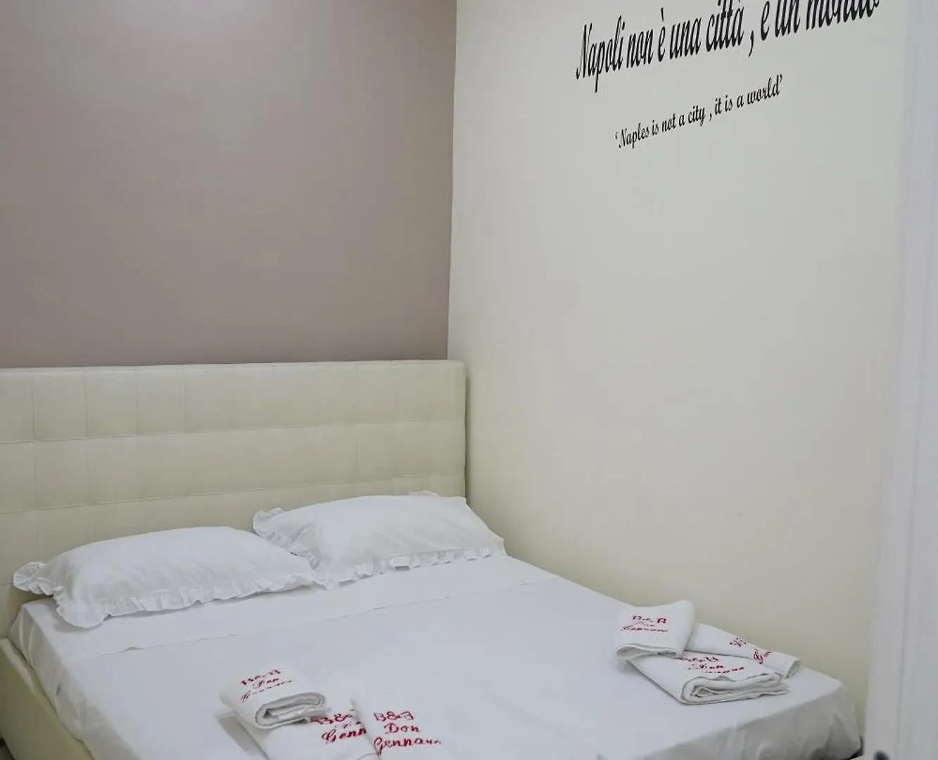 Bed and Breakfast Beb Don Gennaro Napoli Bed & Breakfast