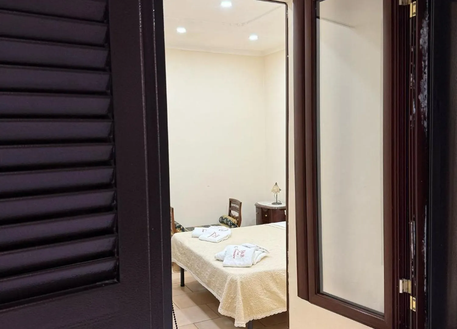 Bed & Breakfast Bed and Breakfast Beb Don Gennaro Napoli Italia